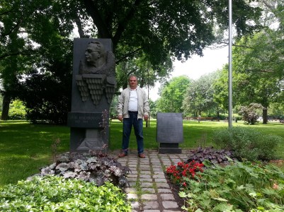 hacibeyovun vyanada heykeli