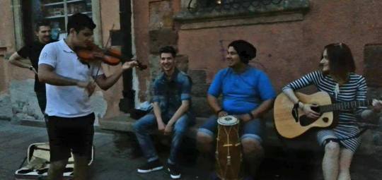 Ugur kuce musiqicileriyle